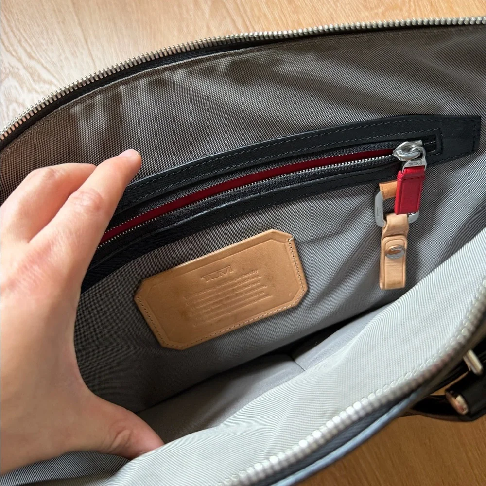 Tumi Astor Regis Black Slim Leather Briefcase Messenger Laptop Bag YS-1111